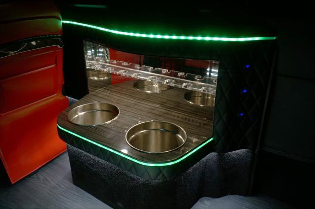 Used 2015 Mercedes-Benz Sprinter 2500 image 25