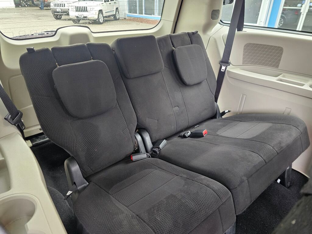 Used 2012 Dodge Grand Caravan SE FWD image 16