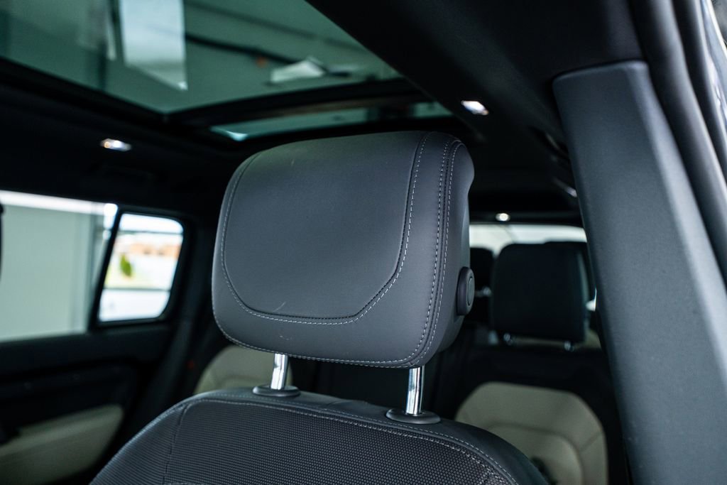 Used 2023 Land Rover Defender 130 X-Dynamic SE image 39