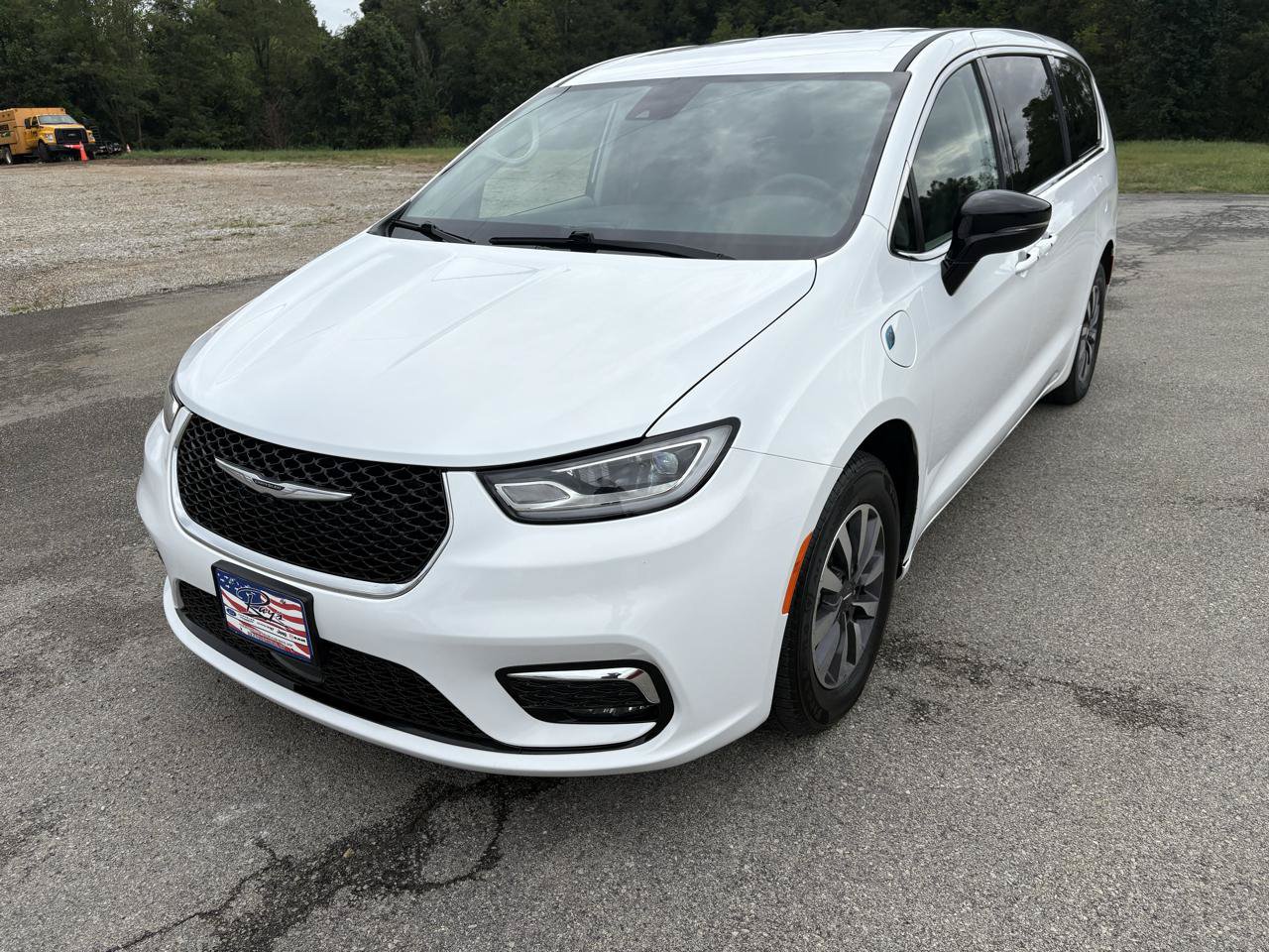 Used 2024 Chrysler Pacifica Limited FWD image 7