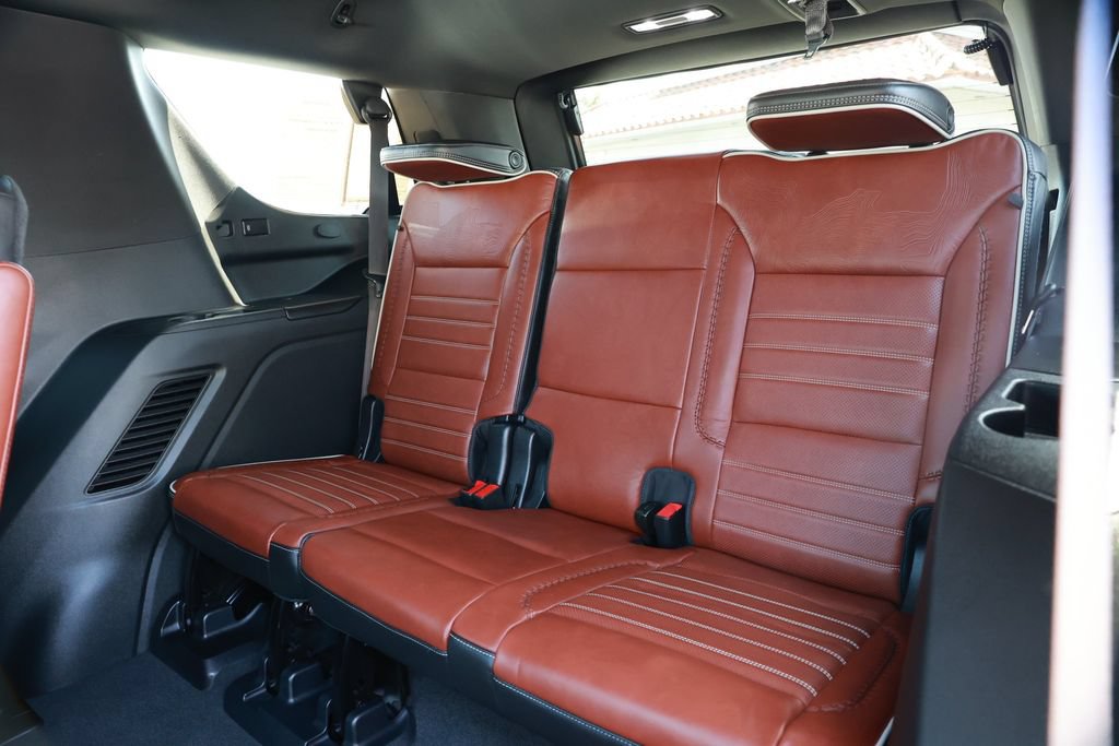 Used 2023 GMC Yukon Denali Ultimate AWD/4WD image 39