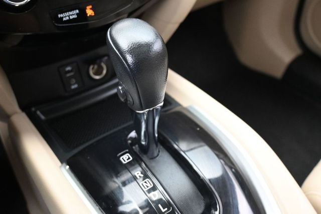 Used 2016 Nissan Rogue SL w/ SL Premium Package FWD image 23