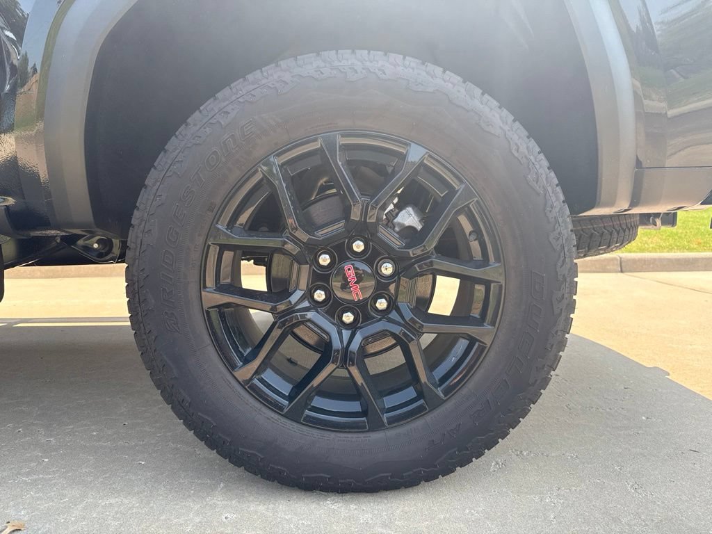 New 2026 GMC Canyon Denali w/ LPO, Denali Black Edition AWD/4WD image 8