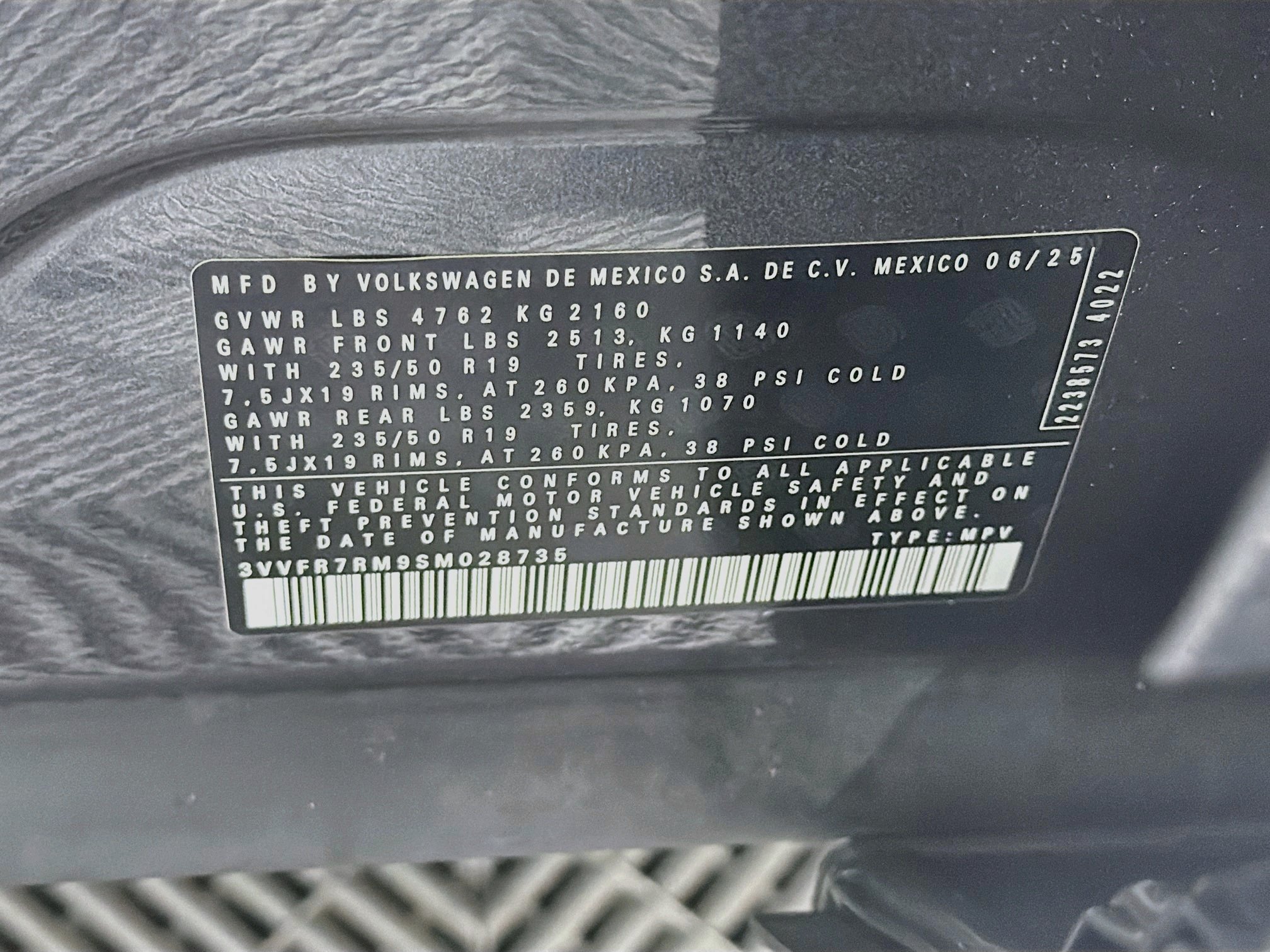 Used 2025 Volkswagen Tiguan SE FWD image 12