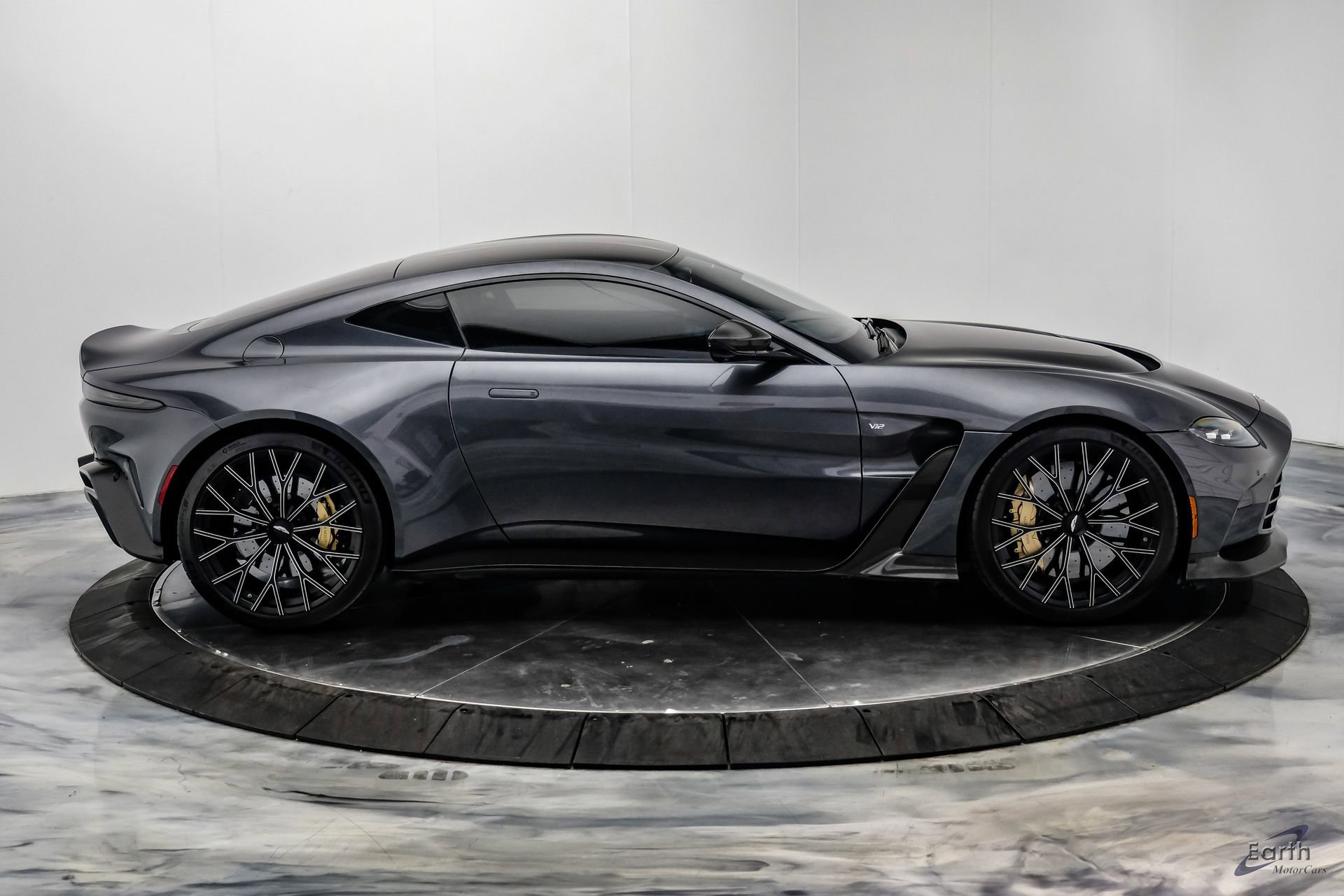 Used 2023 Aston Martin V12 Vantage RWD image 25