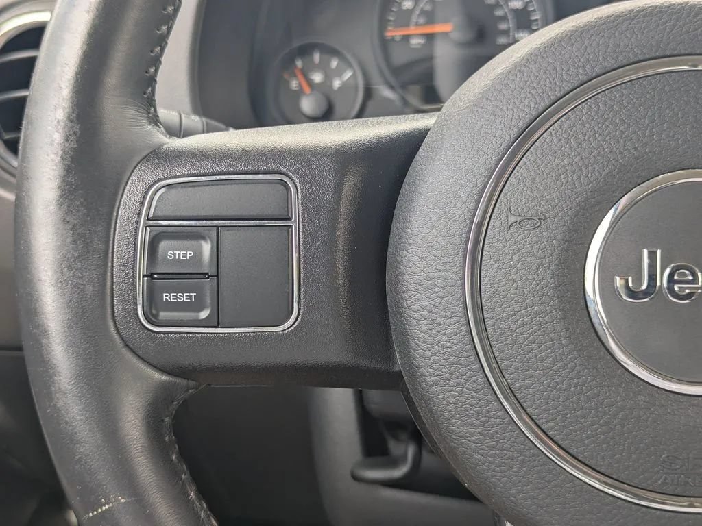 Used 2016 Jeep Patriot Latitude FWD image 21