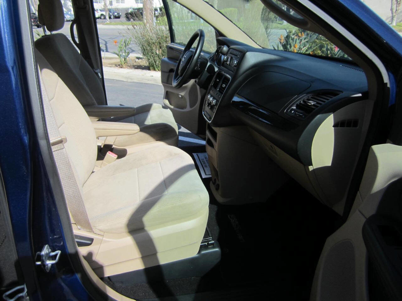 Used 2013 Dodge Grand Caravan SE image 21