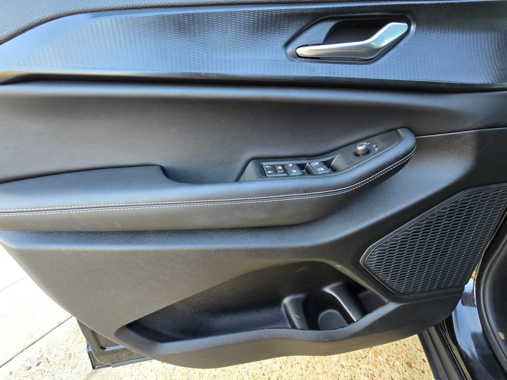 Used 2025 Jeep Grand Cherokee Altitude image 14