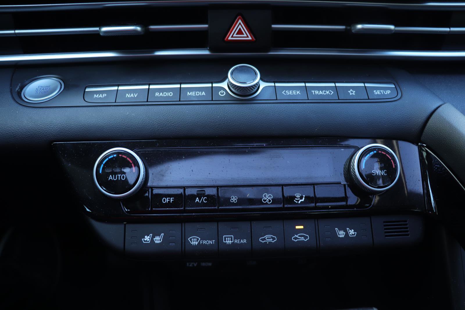 Used 2023 Hyundai Elantra Limited w/ Cargo Package image 32