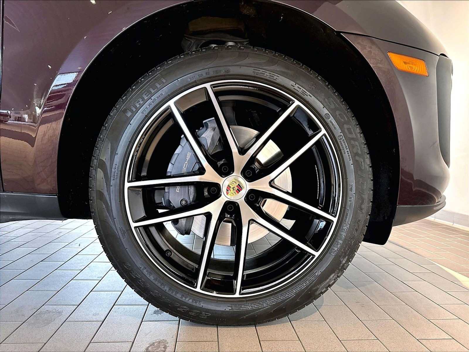 Used 2024 Porsche Macan AWD/4WD image 15