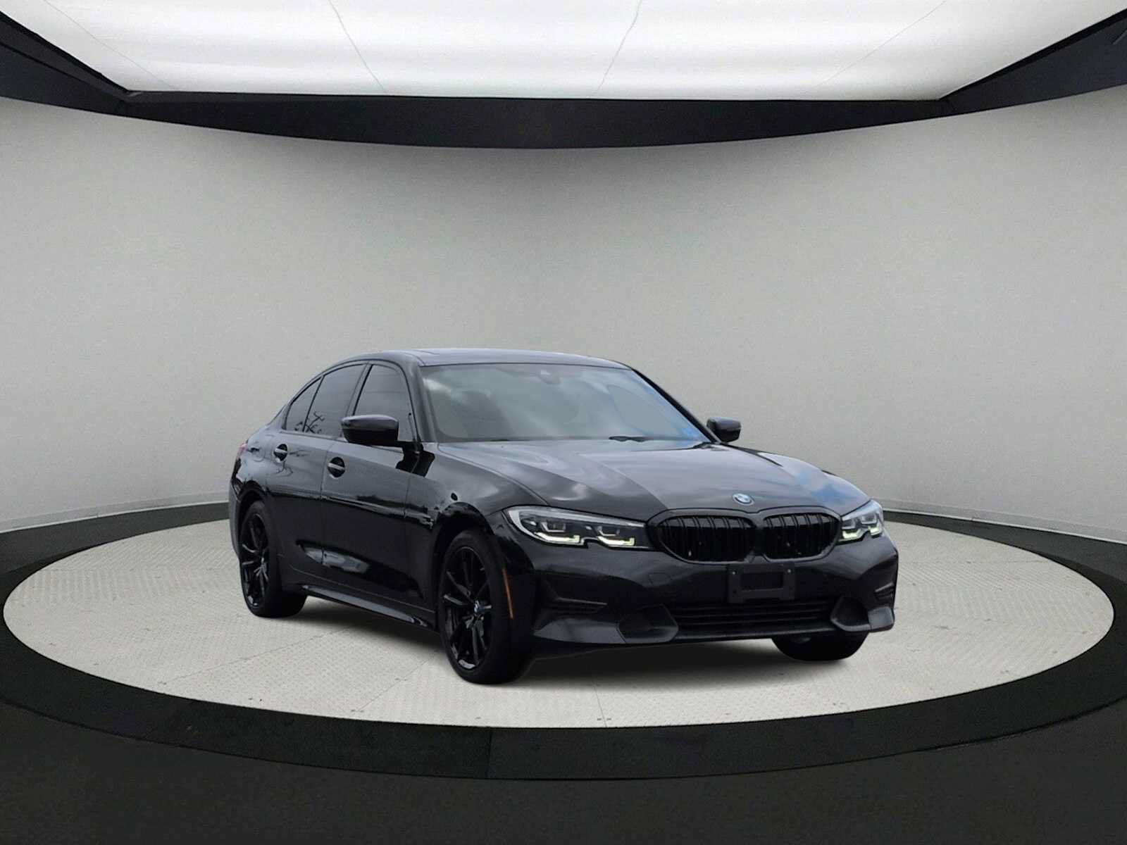 Used 2019 BMW 330i xDrive Sedan w/ Premium Package AWD/4WD image 2