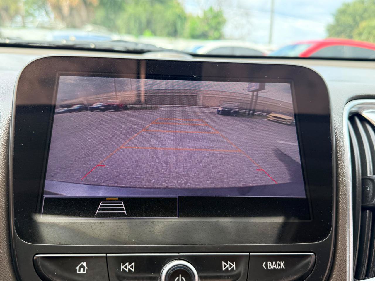 Used 2021 Chevrolet Malibu LT FWD image 18