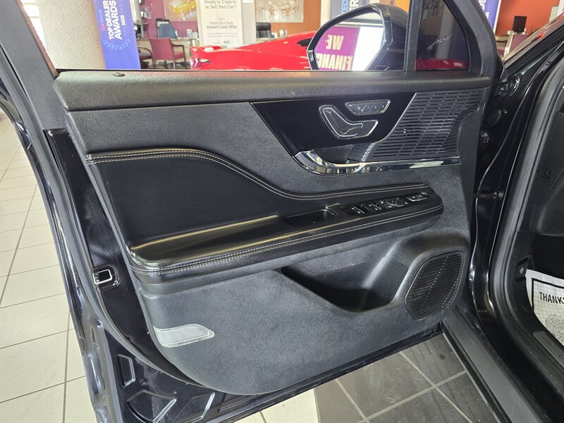 Used 2021 Lincoln Corsair AWD w/ Premium Package image 7