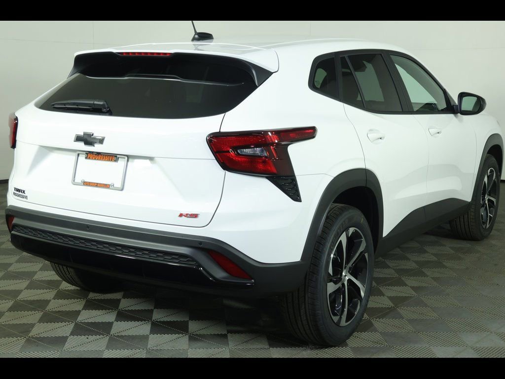 New 2026 Chevrolet Trax RS image 2