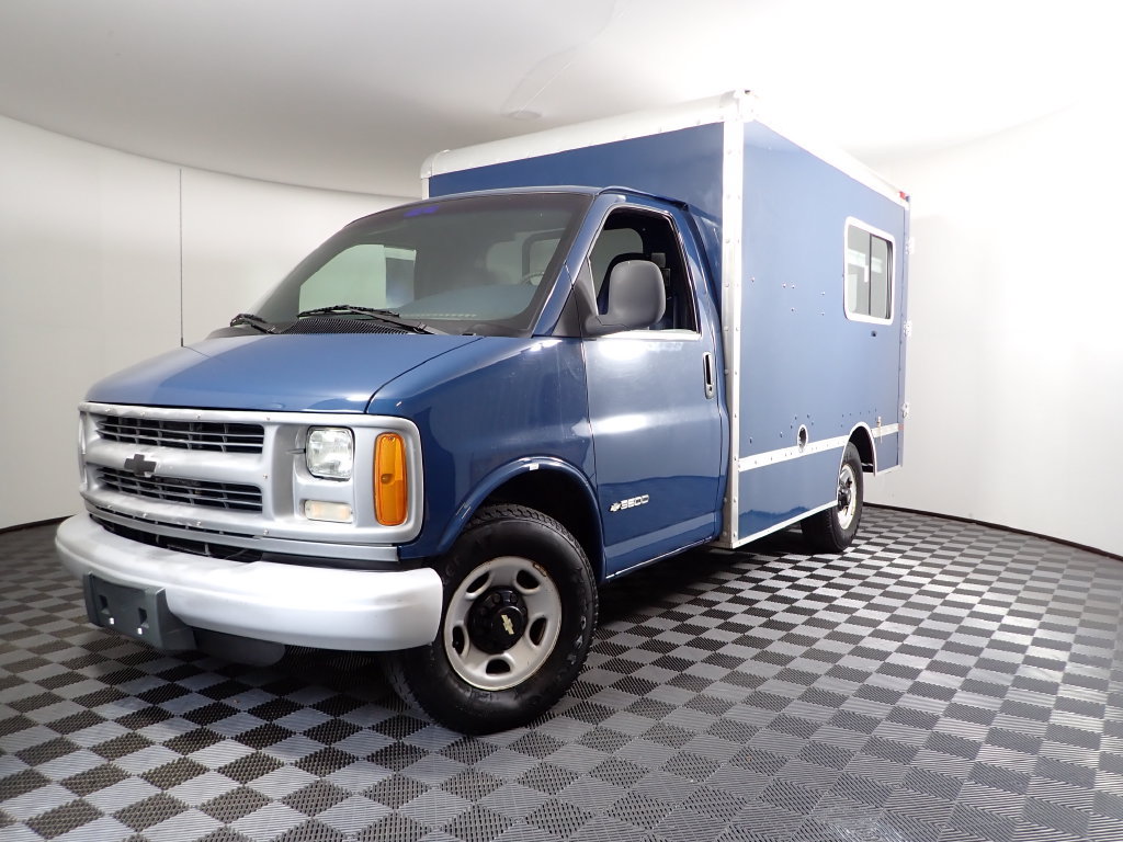 Used 1999 Chevrolet Express 3500 RWD image 2
