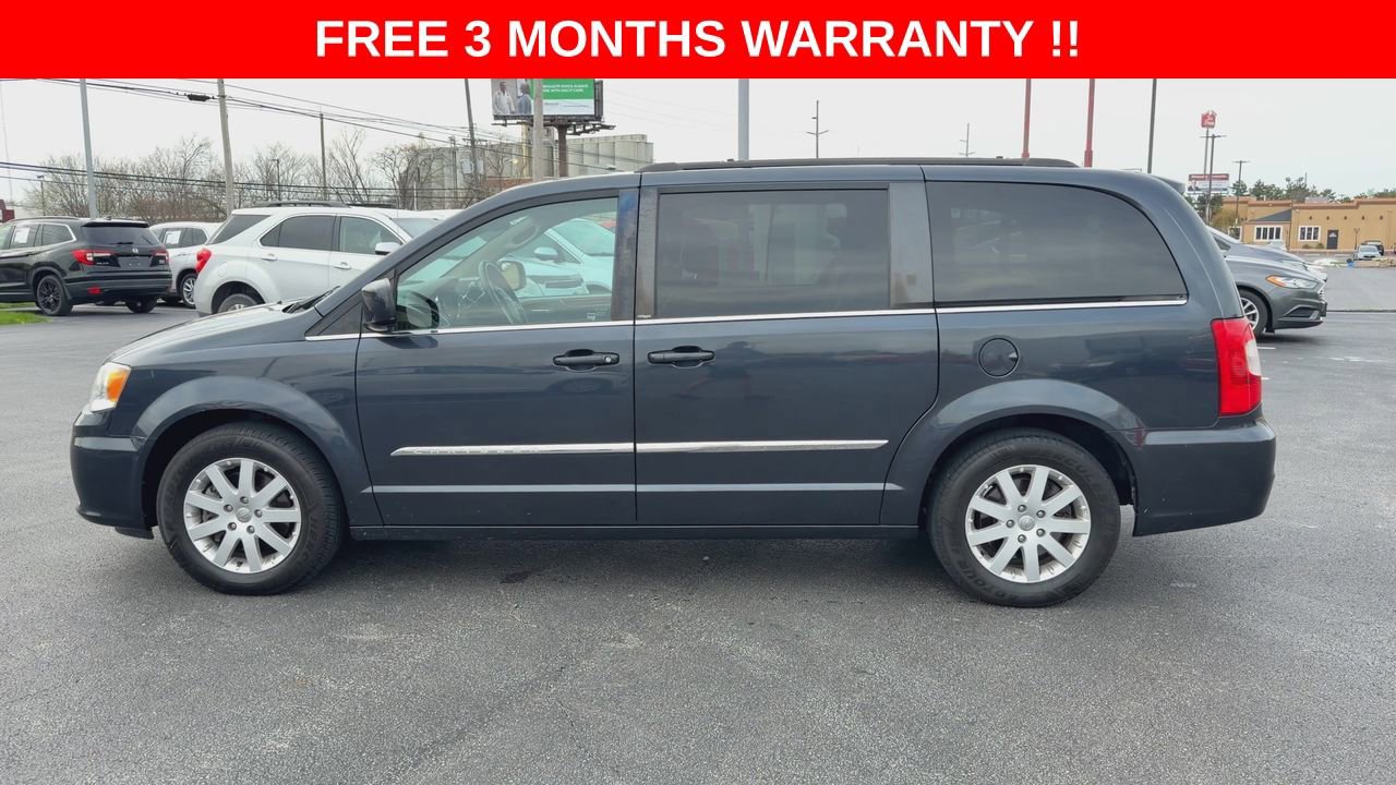 Used 2014 Chrysler Town & Country Touring FWD image 5