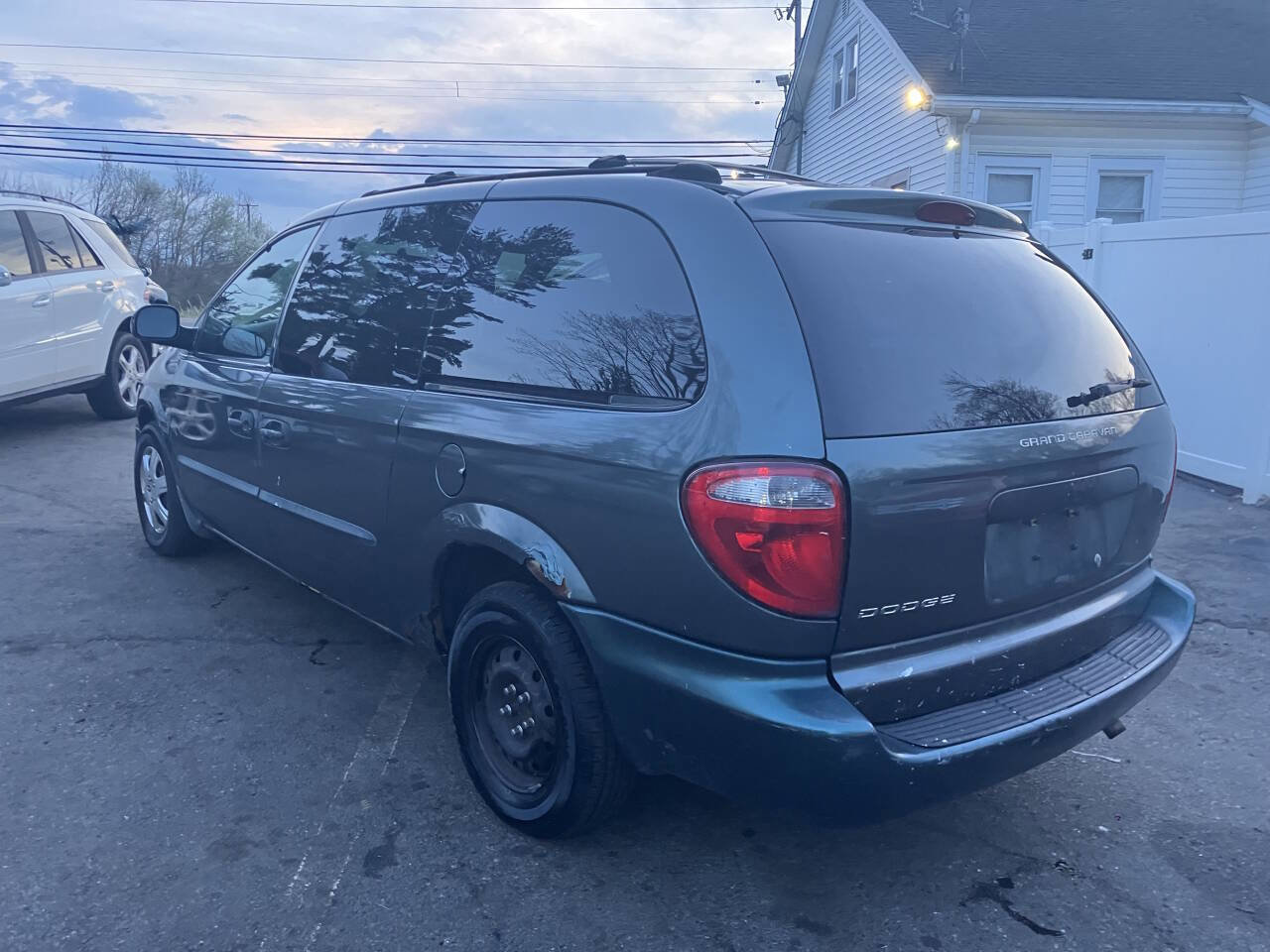 Used 2004 Dodge Grand Caravan SE w/ Popular Equipment Group FWD image 9