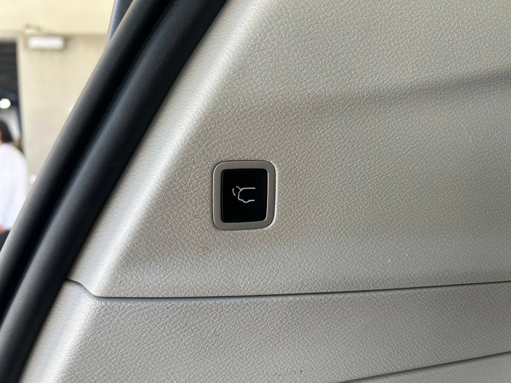 Used 2024 Chrysler Pacifica Touring-L FWD image 32