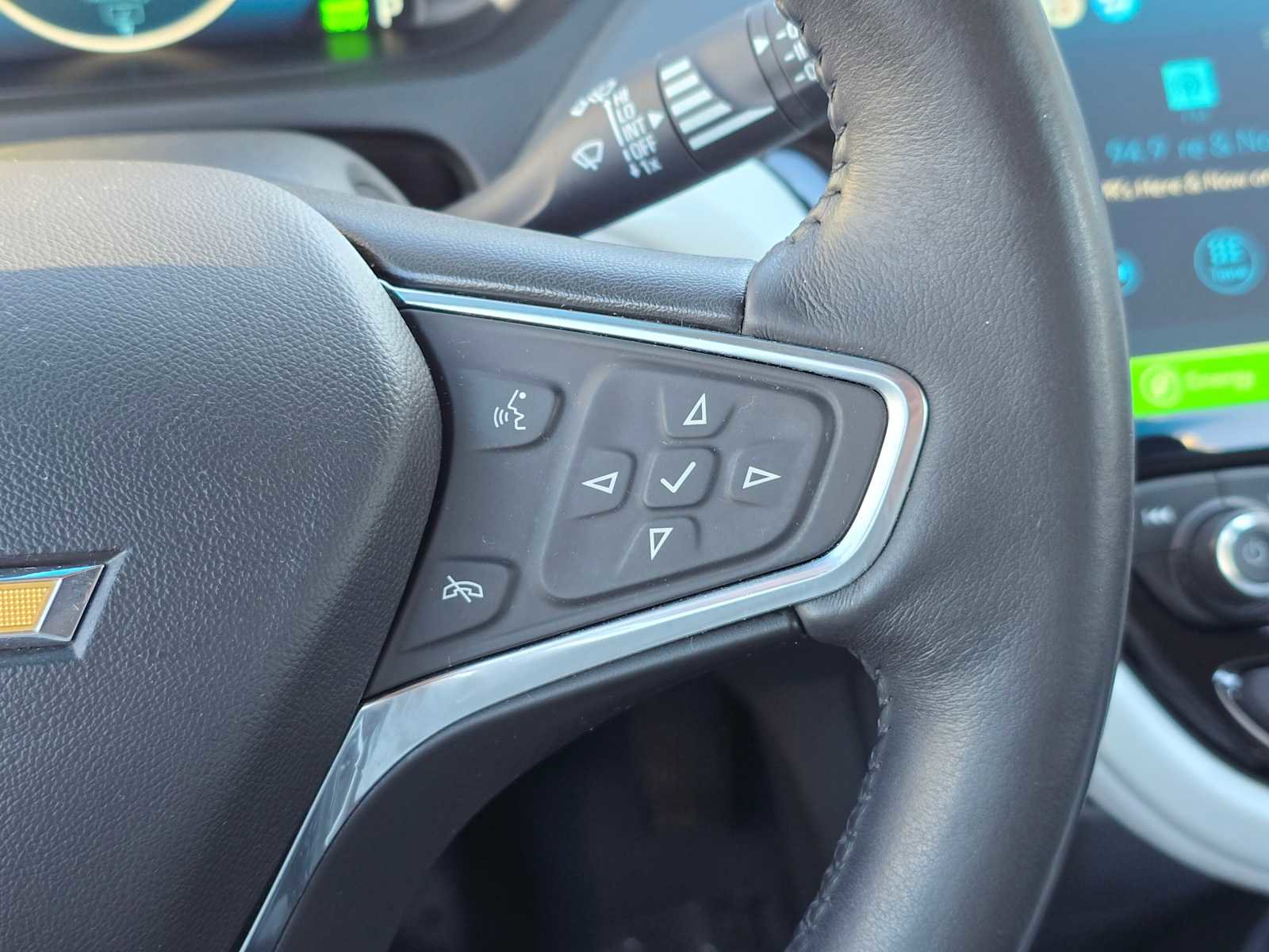 Used 2017 Chevrolet Bolt Premier w/ Driver Confidence II Package image 29