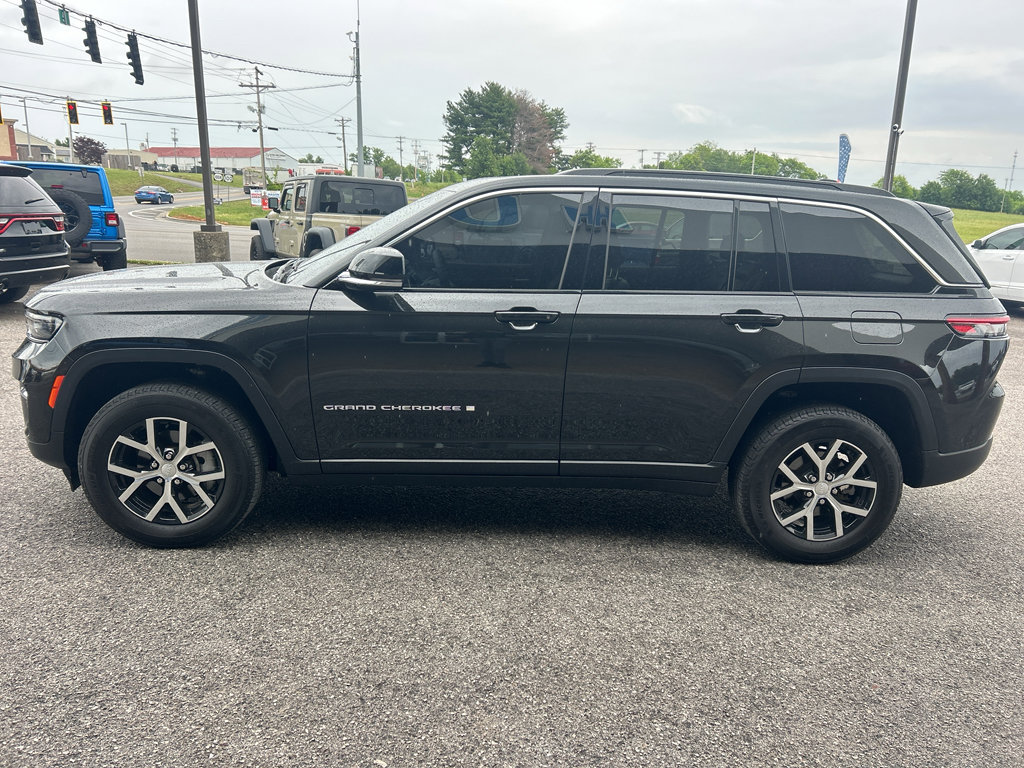 Used 2024 Jeep Grand Cherokee Limited AWD/4WD image 8