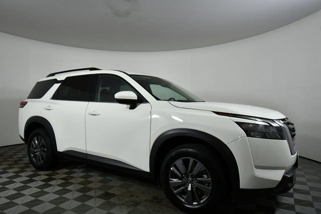 Used 2024 Nissan Pathfinder SV image 9