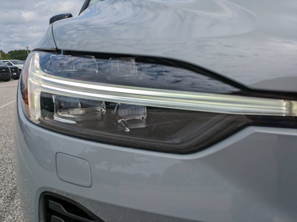 New 2025 Volvo XC60 T8 Plus w/ Protection Package Premier AWD/4WD image 10