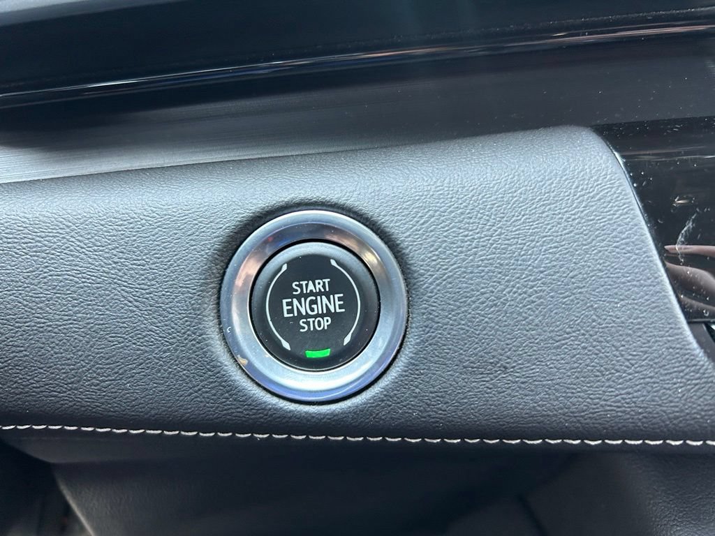 Used 2021 Cadillac Escalade Premium Luxury AWD/4WD image 32
