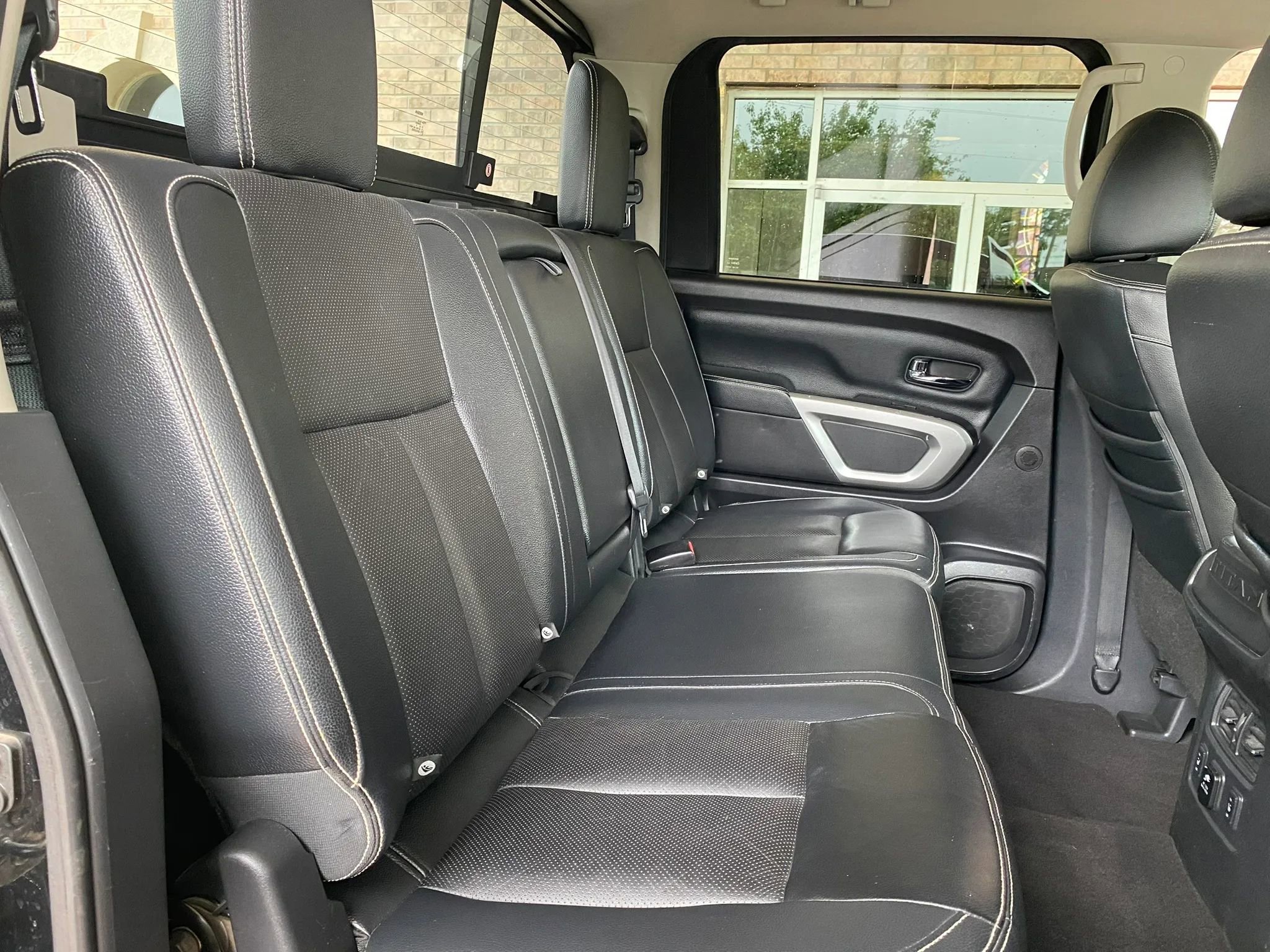 Used 2018 Nissan Titan PRO-4X w/ Pro-4x Convenience Package AWD/4WD image 18
