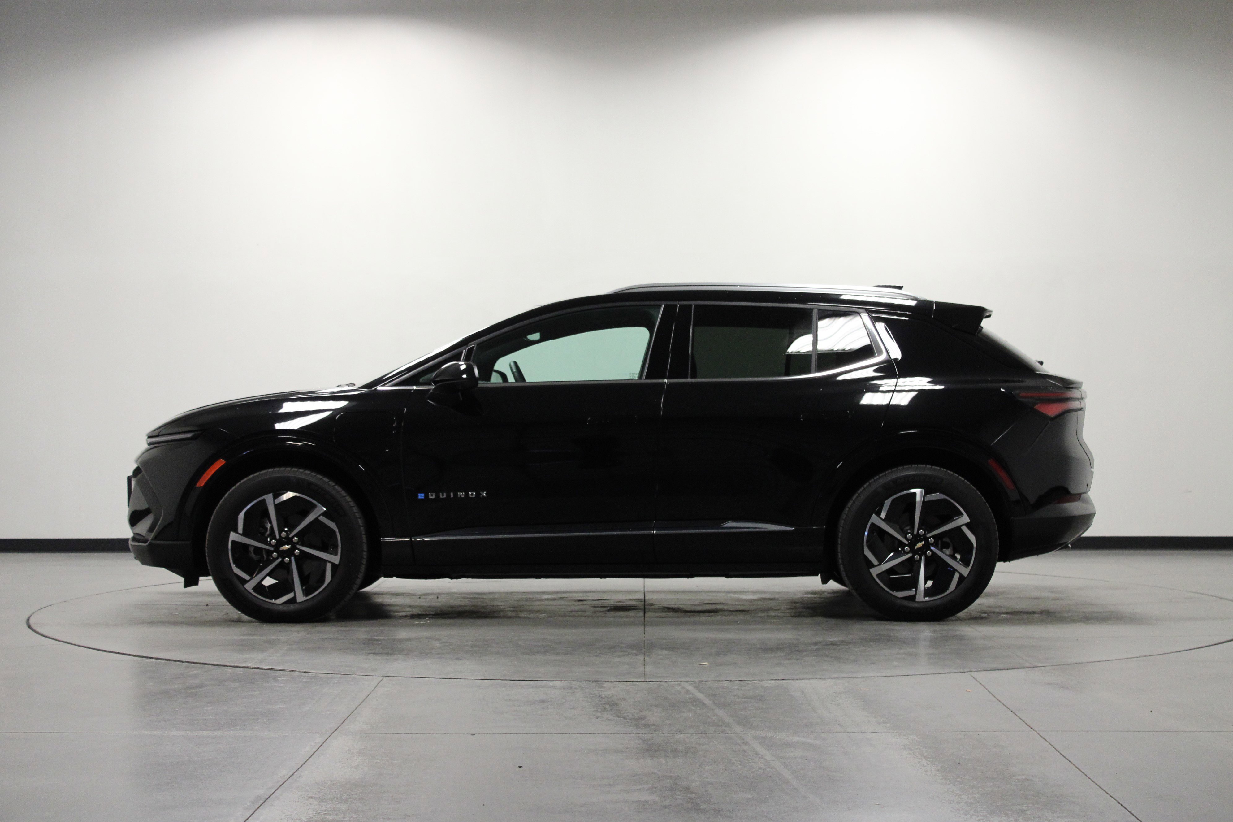 Used 2025 Chevrolet Equinox EV LT w/ Convenience Package image 7