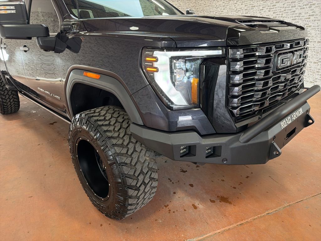 Used 2025 GMC Sierra 3500 Denali Ultimate image 9