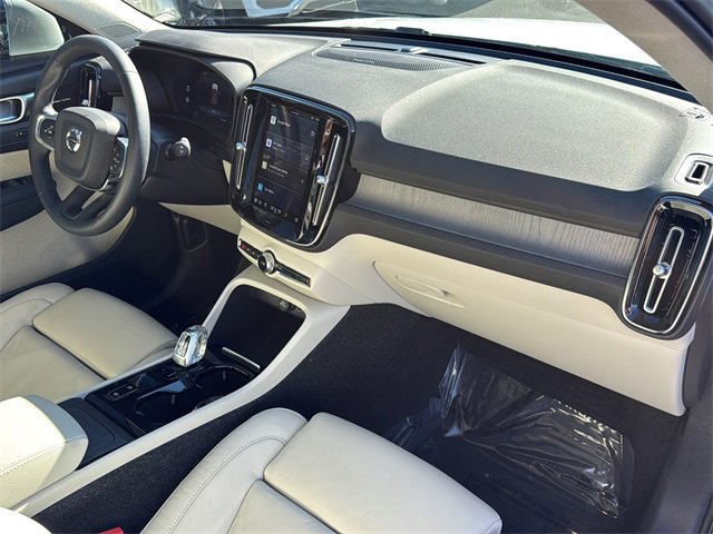 Used 2023 Volvo XC40 B5 Ultimate w/ Protection Package Premier image 26