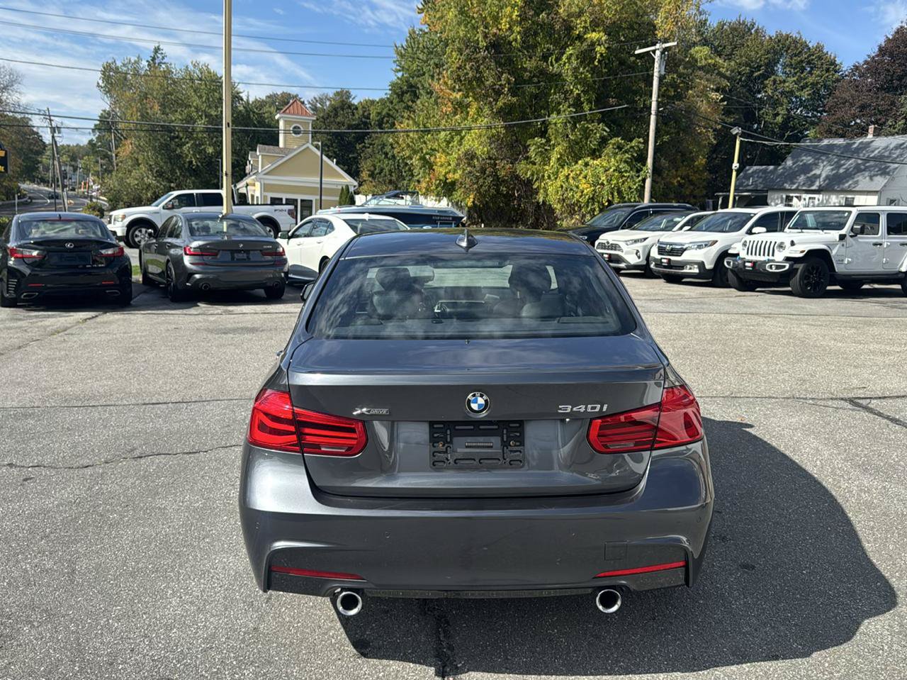 Used 2017 BMW 340i xDrive Sedan AWD/4WD image 10
