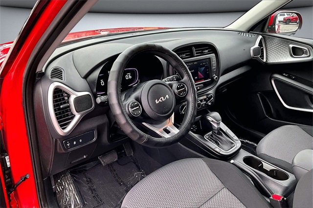 Used 2025 Kia Soul LX image 16