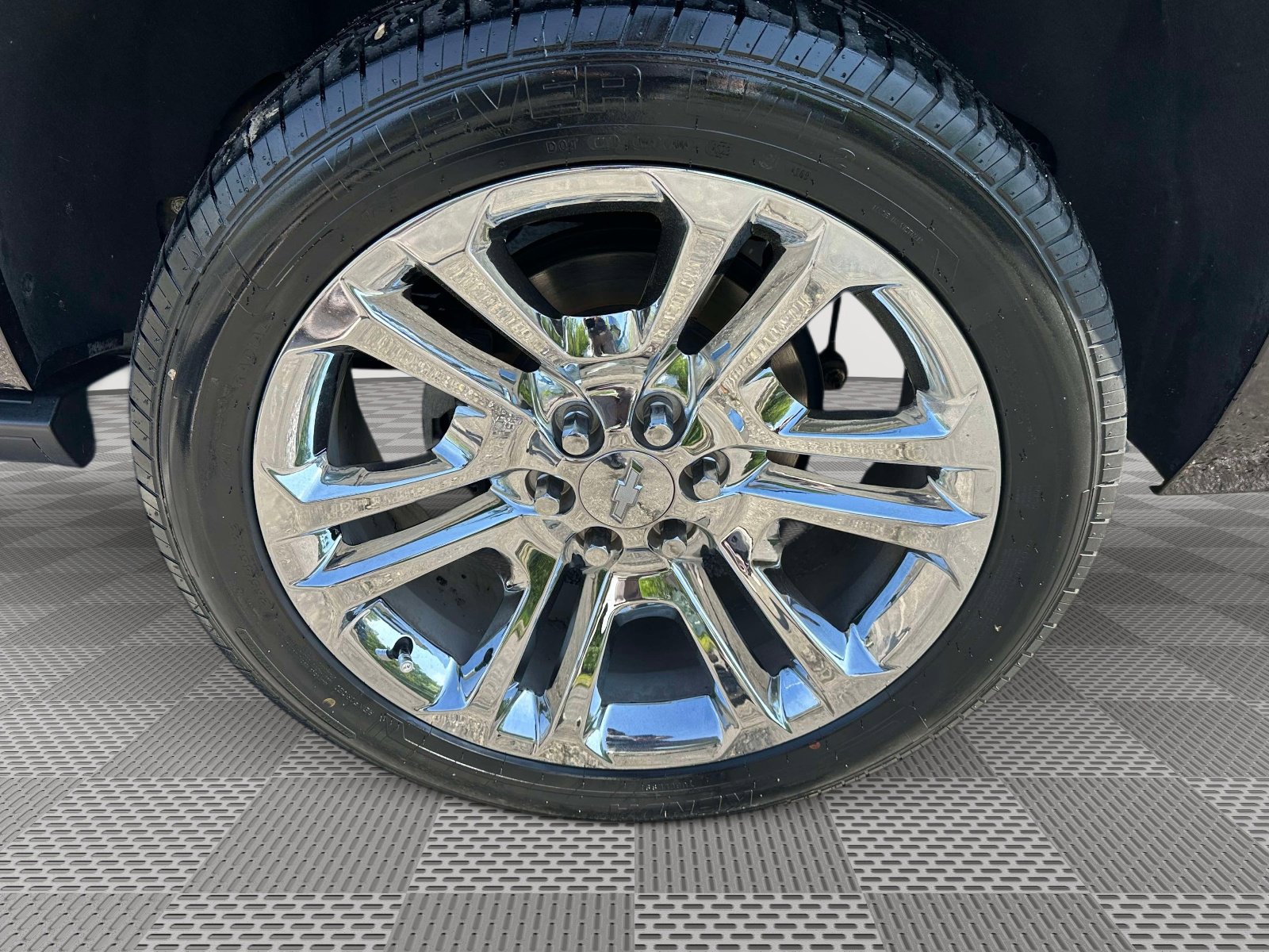 Used 2020 Chevrolet Suburban Premier w/ Premier Plus Edition image 38