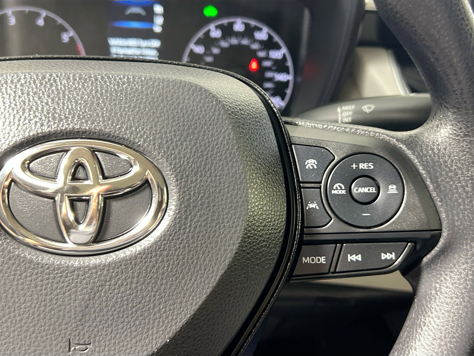 Used 2025 Toyota Corolla LE w/ Convenience Package FWD image 19