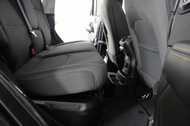 Used 2025 Jeep Wrangler Unlimited Sahara image 18