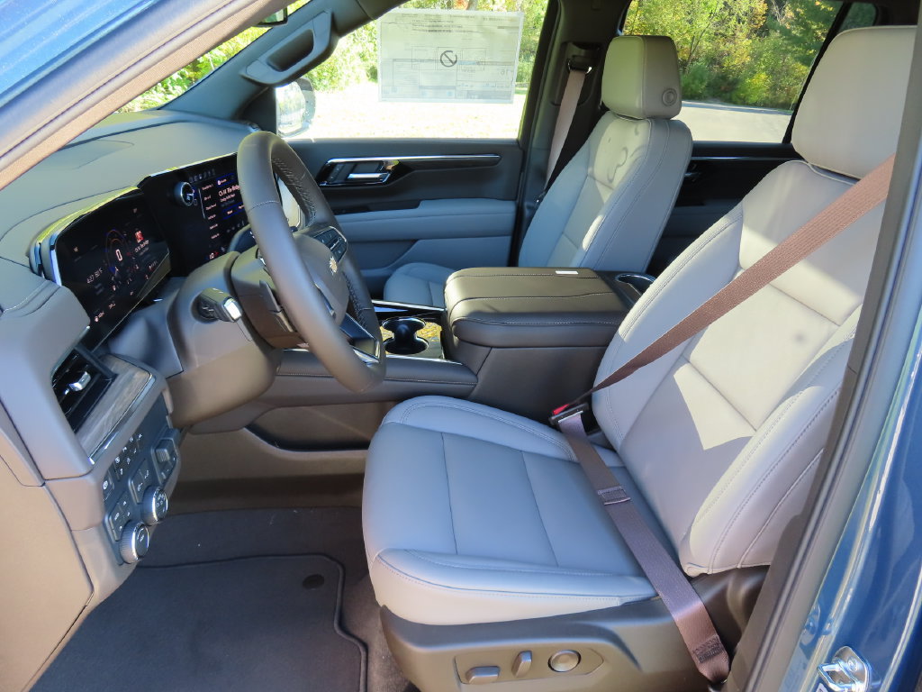 New 2027 Chevrolet Suburban LT w/ Comfort Package AWD/4WD image 26