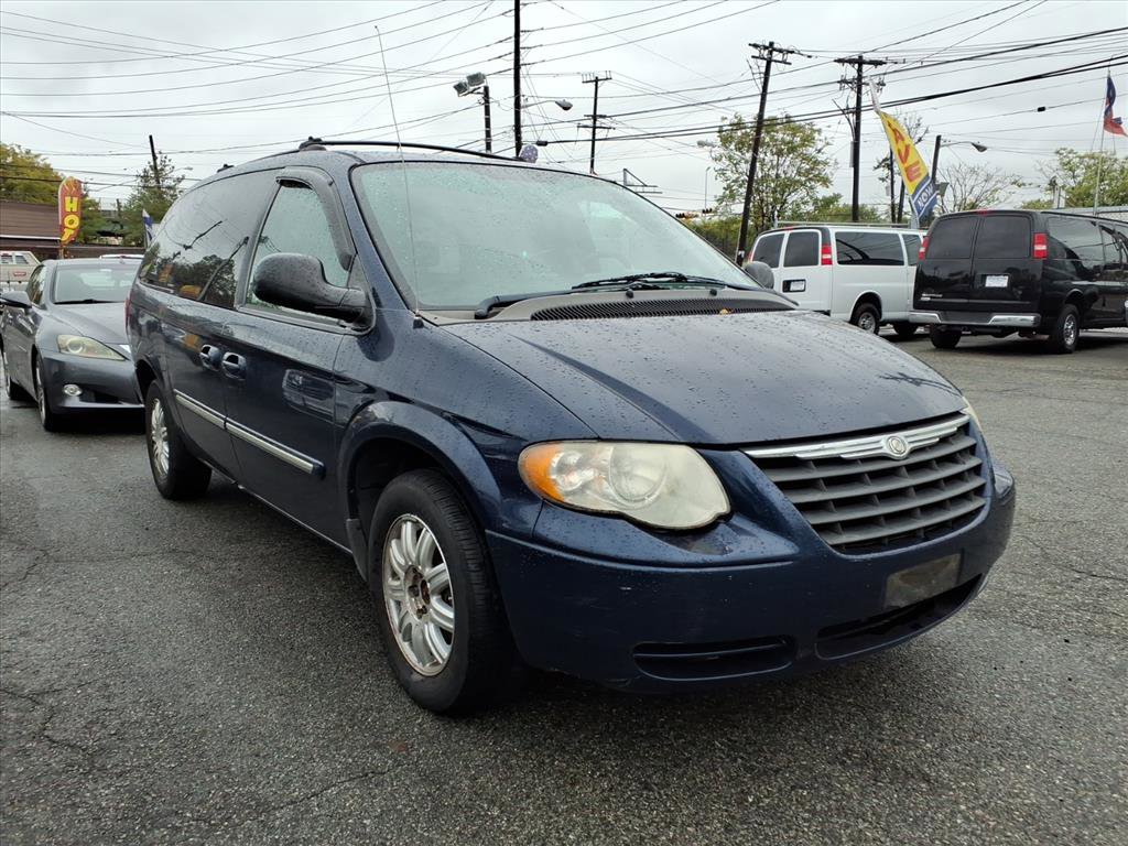 Used 2005 Chrysler Town & Country Touring w/ Leather Interior Group