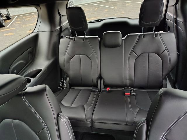 New 2026 Chrysler Pacifica Select image 35