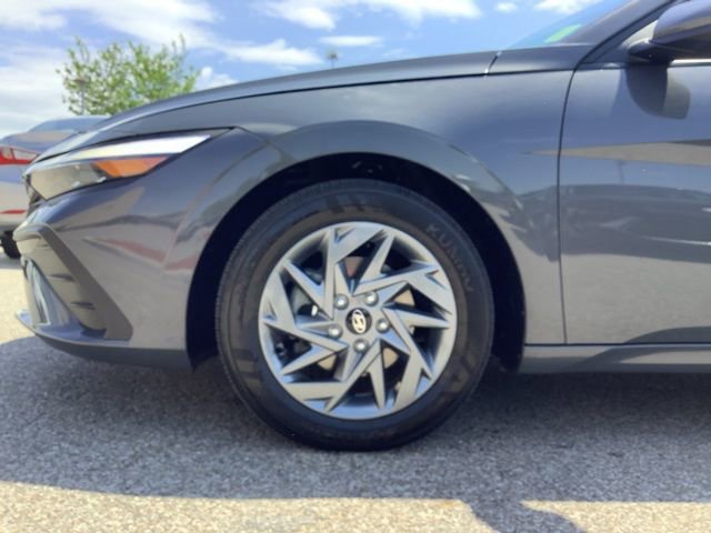 Used 2024 Hyundai Elantra Blue FWD image 38