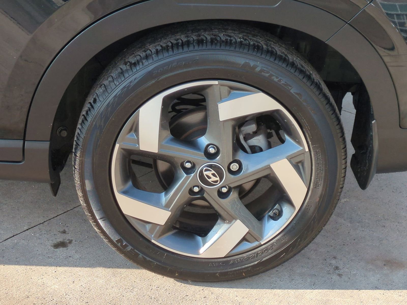 Used 2023 Hyundai Venue SEL image 15