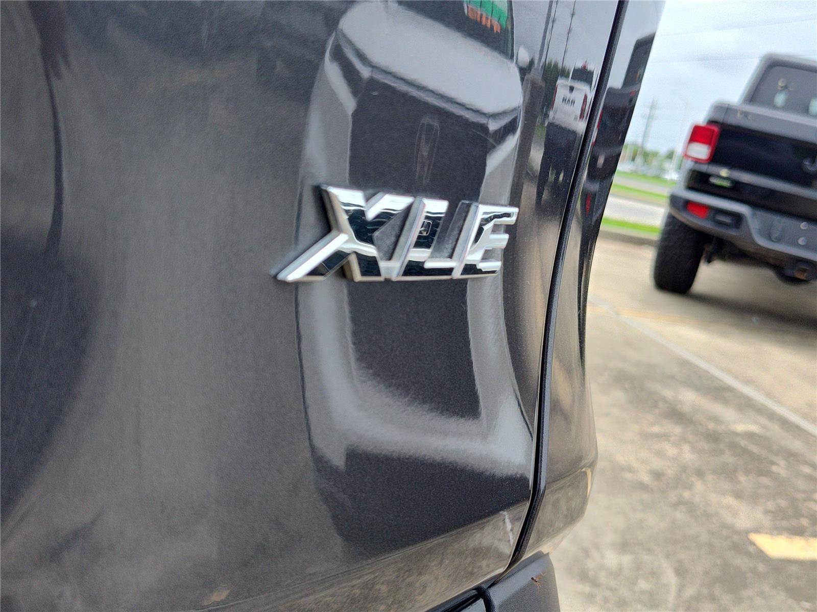 Used 2023 Toyota RAV4 XLE w/ Convenience Package FWD image 6