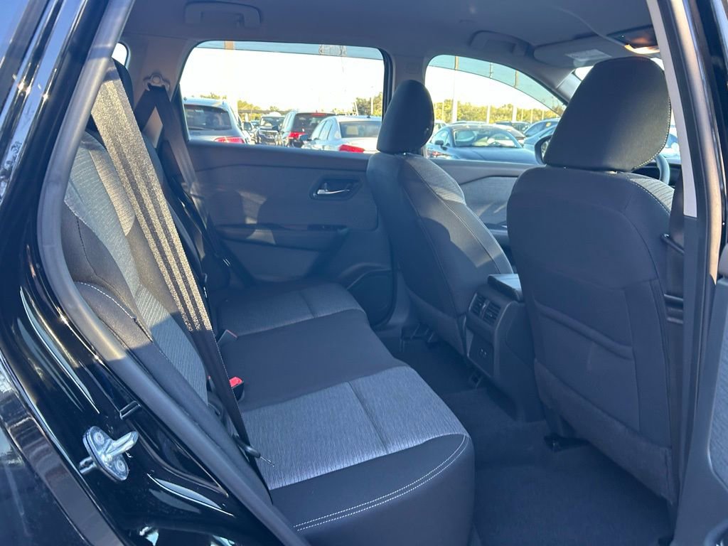 Used 2023 Nissan Rogue SV image 38