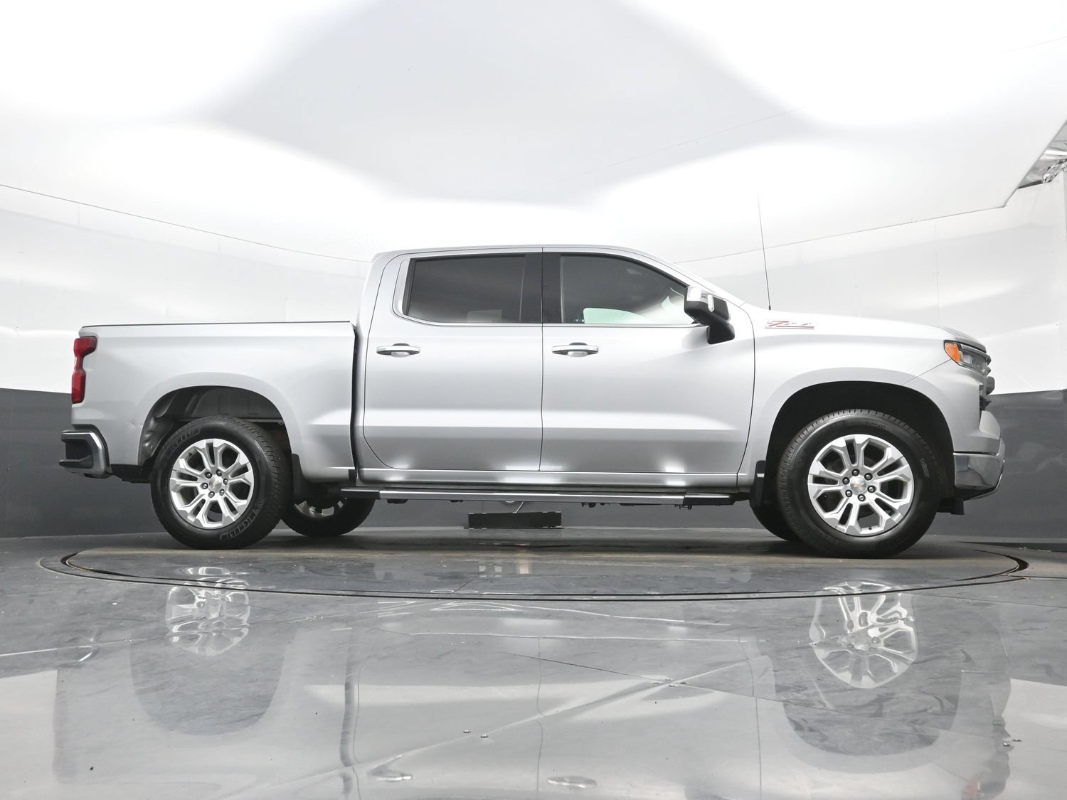 Used 2022 Chevrolet Silverado 1500 LTZ w/ LTZ Premium Package AWD/4WD image 33