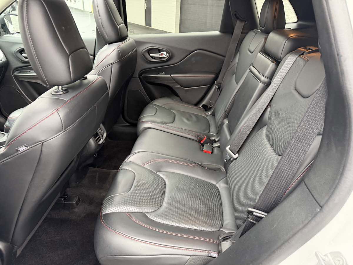 Used 2016 Jeep Cherokee Trailhawk w/ Comfort/Convenience Group image 13