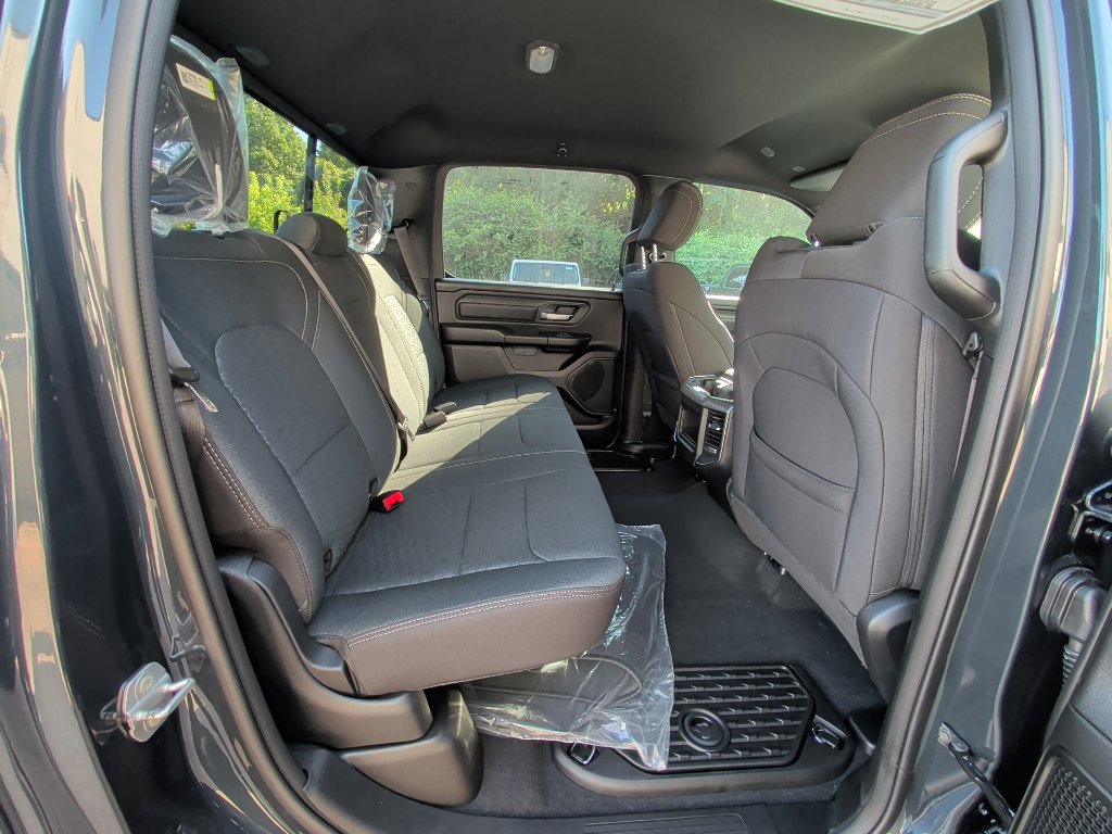 New 2026 RAM 1500 Express AWD/4WD image 15