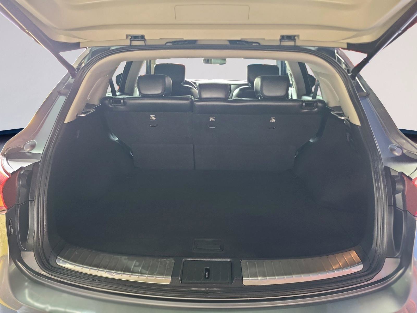 Used 2017 INFINITI QX70 AWD w/ Premium Package image 21