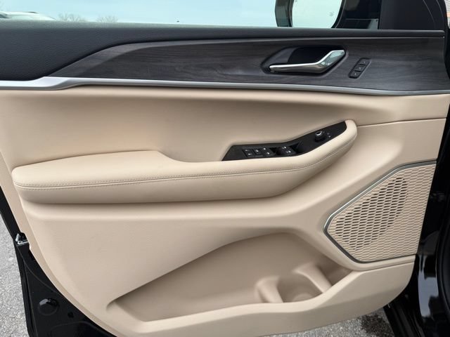 New 2026 Jeep Grand Cherokee Limited w/ Luxury Tech Group II AWD/4WD image 12
