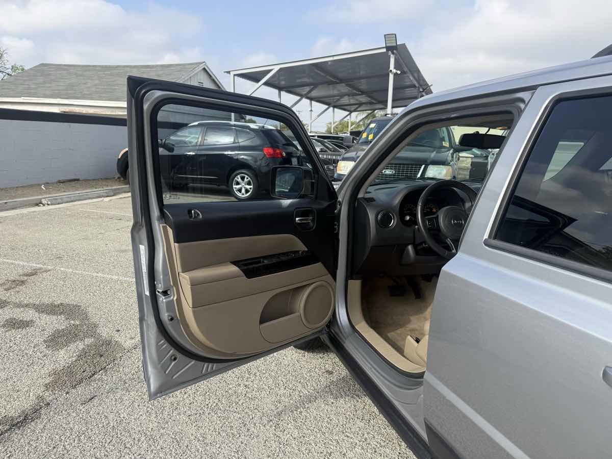 Used 2016 Jeep Patriot High Altitude image 6