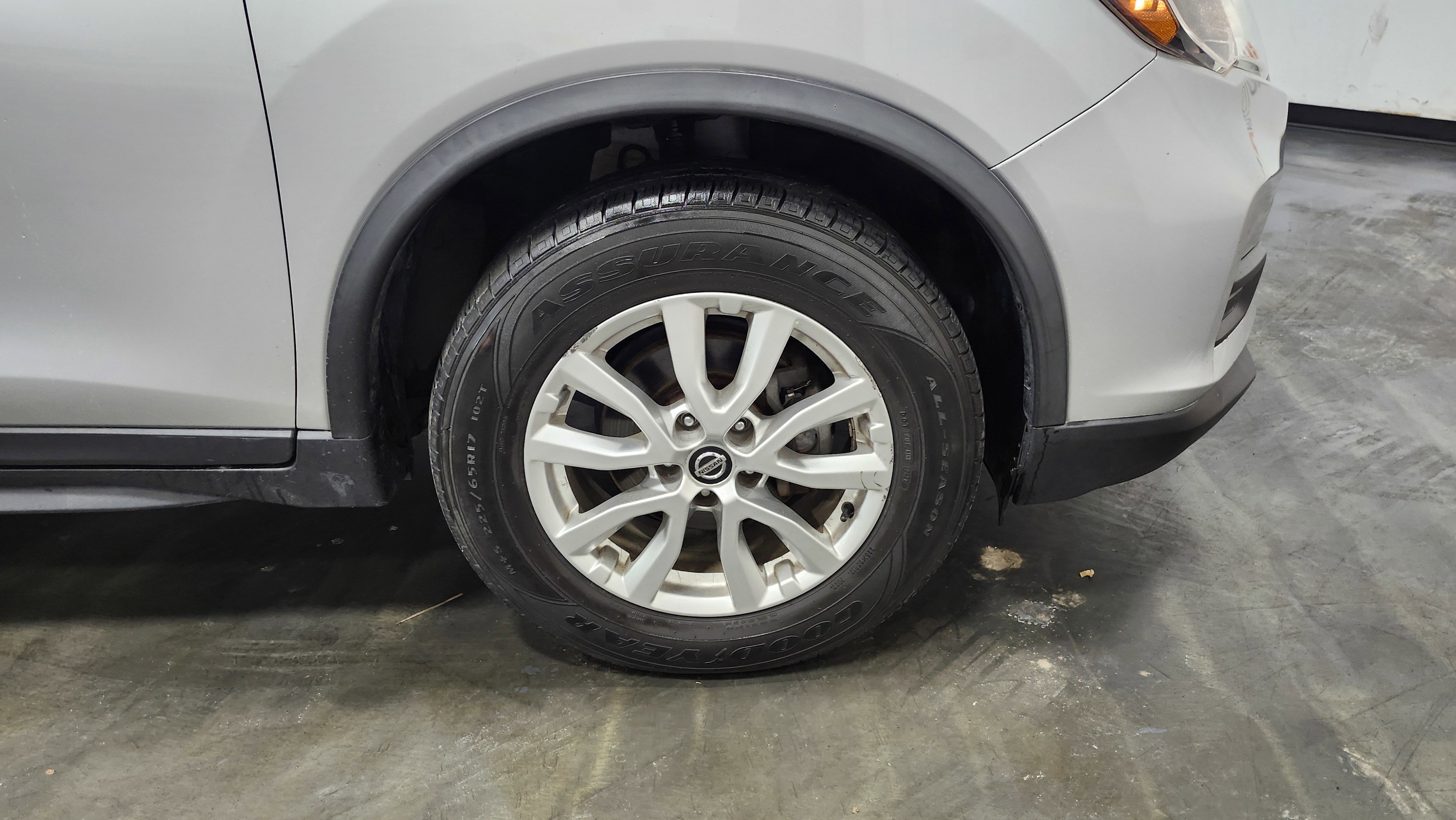 Used 2020 Nissan Rogue SV image 11